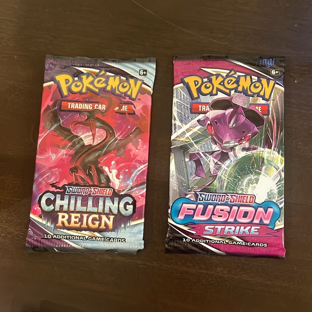 Chilling Reign & Fusion Strike Pokémon booster pack
